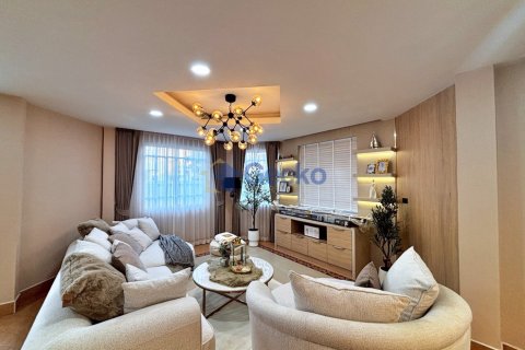 House in Pattaya, Thailand 4 bedrooms № 196065 - photo 7