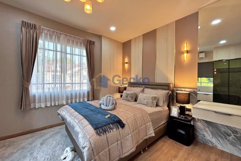 House in Pattaya, Thailand 4 bedrooms № 196065 - photo 26