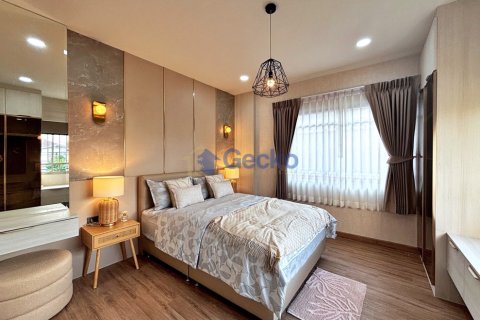 House in Pattaya, Thailand 4 bedrooms № 196065 - photo 24
