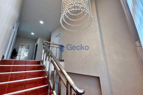 House in Pattaya, Thailand 4 bedrooms № 196065 - photo 16