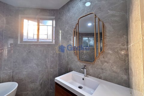 House in Pattaya, Thailand 4 bedrooms № 196065 - photo 22
