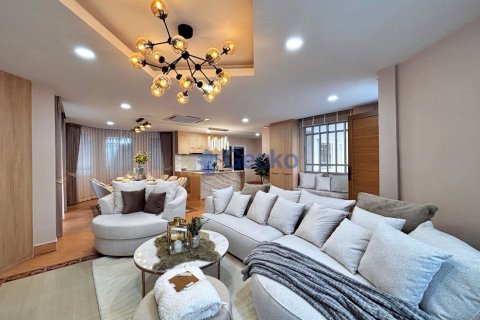 House in Pattaya, Thailand 4 bedrooms № 196065 - photo 5