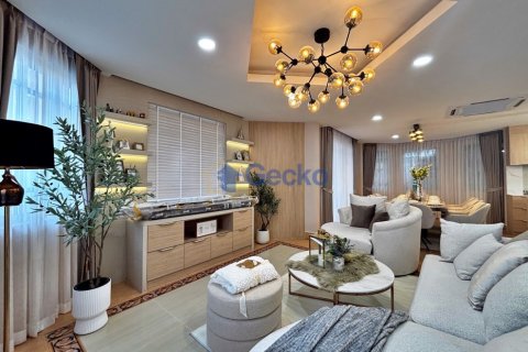 House in Pattaya, Thailand 4 bedrooms № 196065 - photo 6