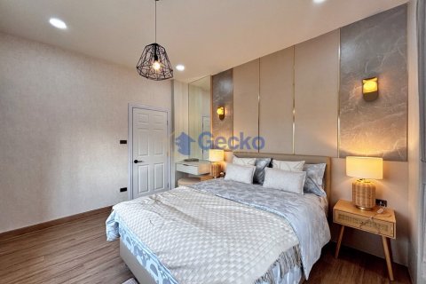 House in Pattaya, Thailand 4 bedrooms № 196065 - photo 25