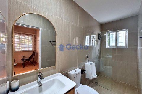 House in Pattaya, Thailand 4 bedrooms № 196065 - photo 15