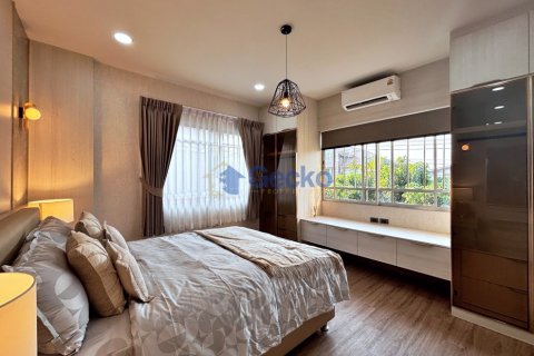 House in Pattaya, Thailand 4 bedrooms № 196065 - photo 23