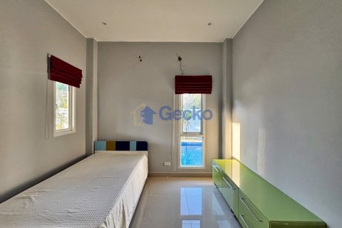 House in Pattaya, Thailand 4 bedrooms № 196069 - photo 27