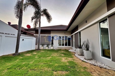 House in Pattaya, Thailand 4 bedrooms № 196069 - photo 6
