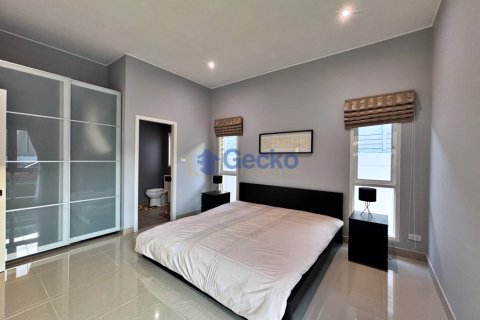 House in Pattaya, Thailand 4 bedrooms № 196069 - photo 23