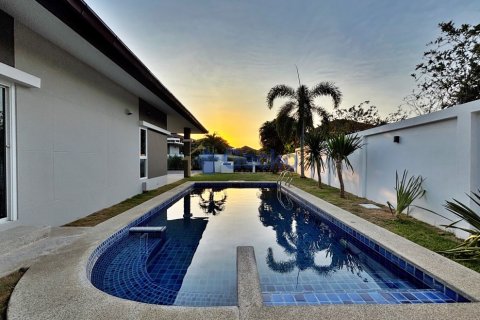 House in Pattaya, Thailand 4 bedrooms № 196069 - photo 3