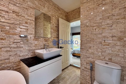 House in Pattaya, Thailand 4 bedrooms № 196069 - photo 21