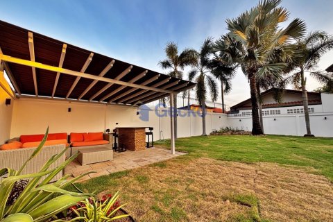 House in Pattaya, Thailand 4 bedrooms № 196069 - photo 4