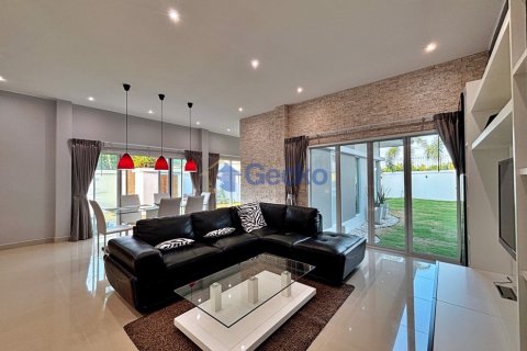 House in Pattaya, Thailand 4 bedrooms № 196069 - photo 7