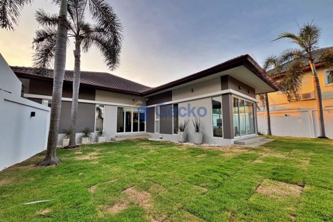 House in Pattaya, Thailand 4 bedrooms № 196069 - photo 5