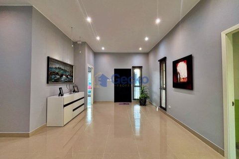 House in Pattaya, Thailand 4 bedrooms № 196069 - photo 16
