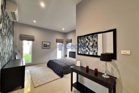House in Pattaya, Thailand 4 bedrooms № 196069 - photo 28