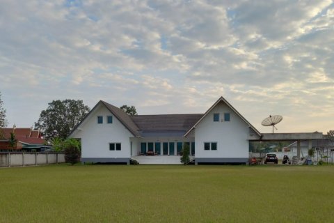 Villa in San Sai, Thailand 3 bedrooms № 140878 - photo 1