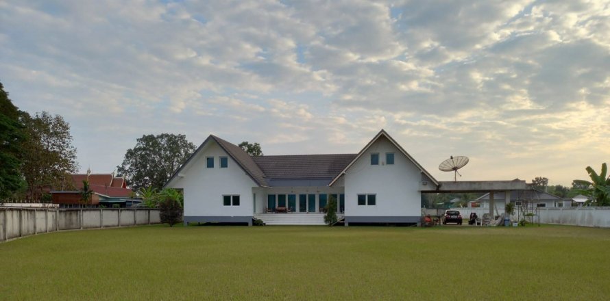 Villa in San Sai, Thailand 3 bedrooms № 140878