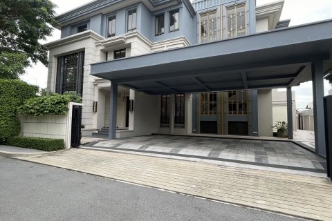 House in Saphan Sung, Bangkok, Thailand 5 bedrooms № 140882 - photo 1