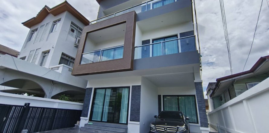 บ้านในกรุงเทพฯ, ประเทศไทย 4 ห้องนอน № 183017