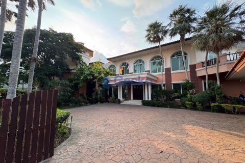House in Pattaya, Thailand 4 bedrooms № 196531 - photo 9