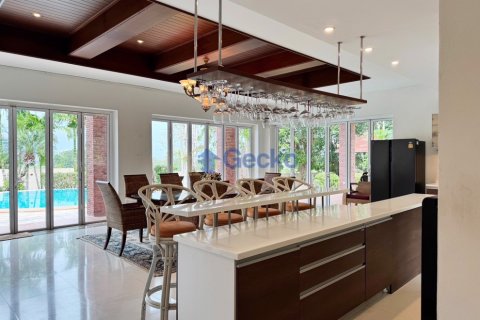 House in Pattaya, Thailand 4 bedrooms № 196531 - photo 6