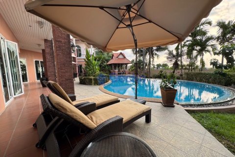 House in Pattaya, Thailand 4 bedrooms № 196531 - photo 21