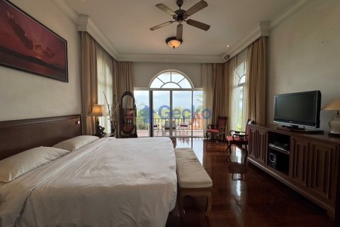 House in Pattaya, Thailand 4 bedrooms № 196531 - photo 26