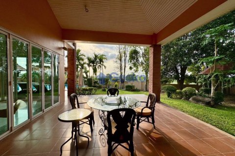 House in Pattaya, Thailand 4 bedrooms № 196531 - photo 23