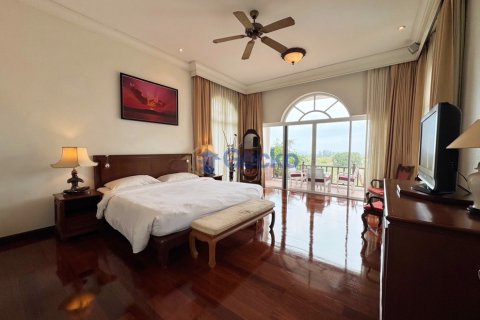 House in Pattaya, Thailand 4 bedrooms № 196531 - photo 19