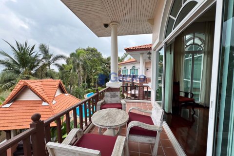House in Pattaya, Thailand 4 bedrooms № 196531 - photo 15