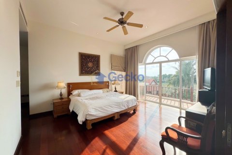 House in Pattaya, Thailand 4 bedrooms № 196531 - photo 18