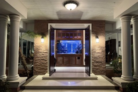 House in Pattaya, Thailand 4 bedrooms № 196531 - photo 28