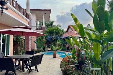 House in Pattaya, Thailand 4 bedrooms № 196531 - photo 11