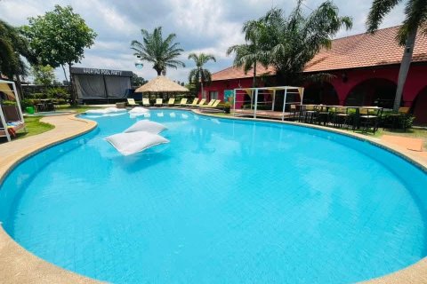 Коммерческая недвижимость в Чонбури, Таиланд  № 150989 - фото 1