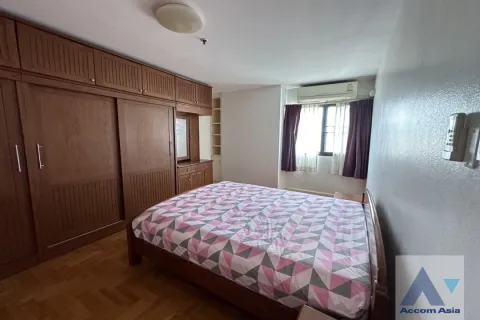 Condo in Watthana, Bangkok, Thailand, 3 bedrooms № 215560 - photo 4