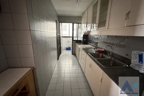 Condo in Watthana, Bangkok, Thailand, 3 bedrooms № 215560 - photo 3