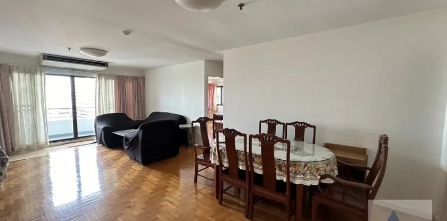 Condo in Watthana, Bangkok, Thailand, 3 bedrooms № 215560
