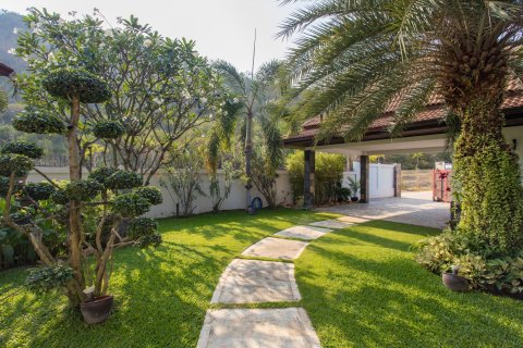 Вилла в Хуа Хине, Таиланд с 7 спальнями  № 147260 - фото 13