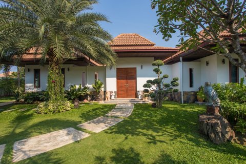 Вилла в Хуа Хине, Таиланд с 7 спальнями  № 147260 - фото 17