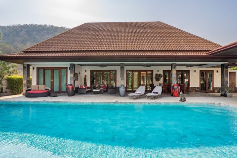 Вилла в Хуа Хине, Таиланд с 7 спальнями  № 147260 - фото 4