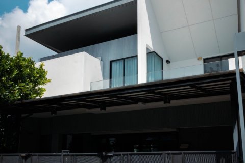 Maison à Bang Kaeo, Thaïlande 3 chambres № 147258 - photo 13