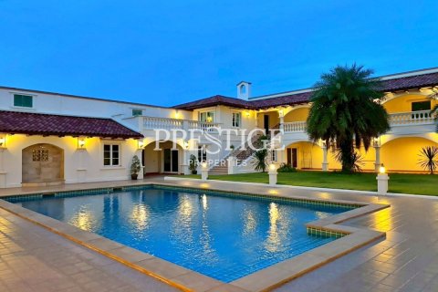 House in Pattaya, Thailand 6 bedrooms № 198050 - photo 3