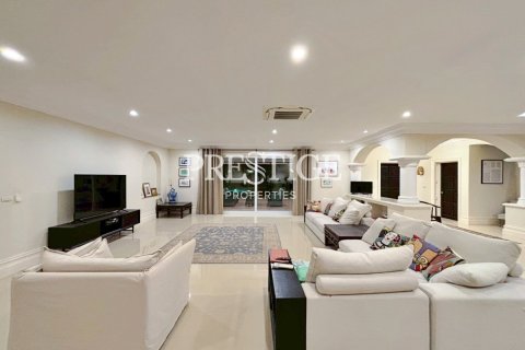 House in Pattaya, Thailand 6 bedrooms № 198050 - photo 9
