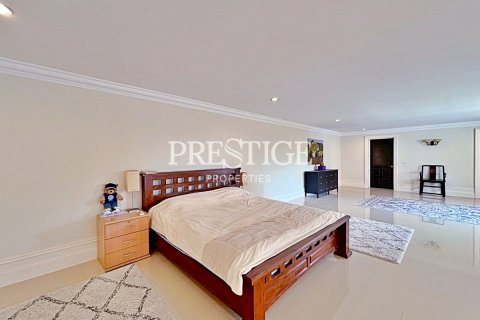 House in Pattaya, Thailand 6 bedrooms № 198050 - photo 23
