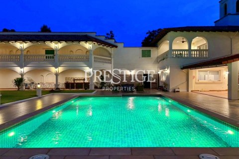 House in Pattaya, Thailand 6 bedrooms № 198050 - photo 4