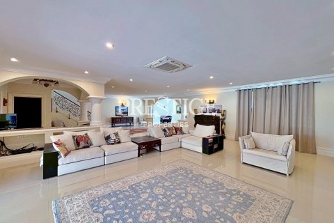 House in Pattaya, Thailand 6 bedrooms № 198050 - photo 10