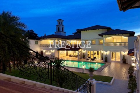 House in Pattaya, Thailand 6 bedrooms № 198050 - photo 2