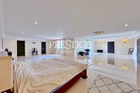 House in Pattaya, Thailand 6 bedrooms № 198050 - photo 24