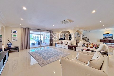 House in Pattaya, Thailand 6 bedrooms № 198050 - photo 8